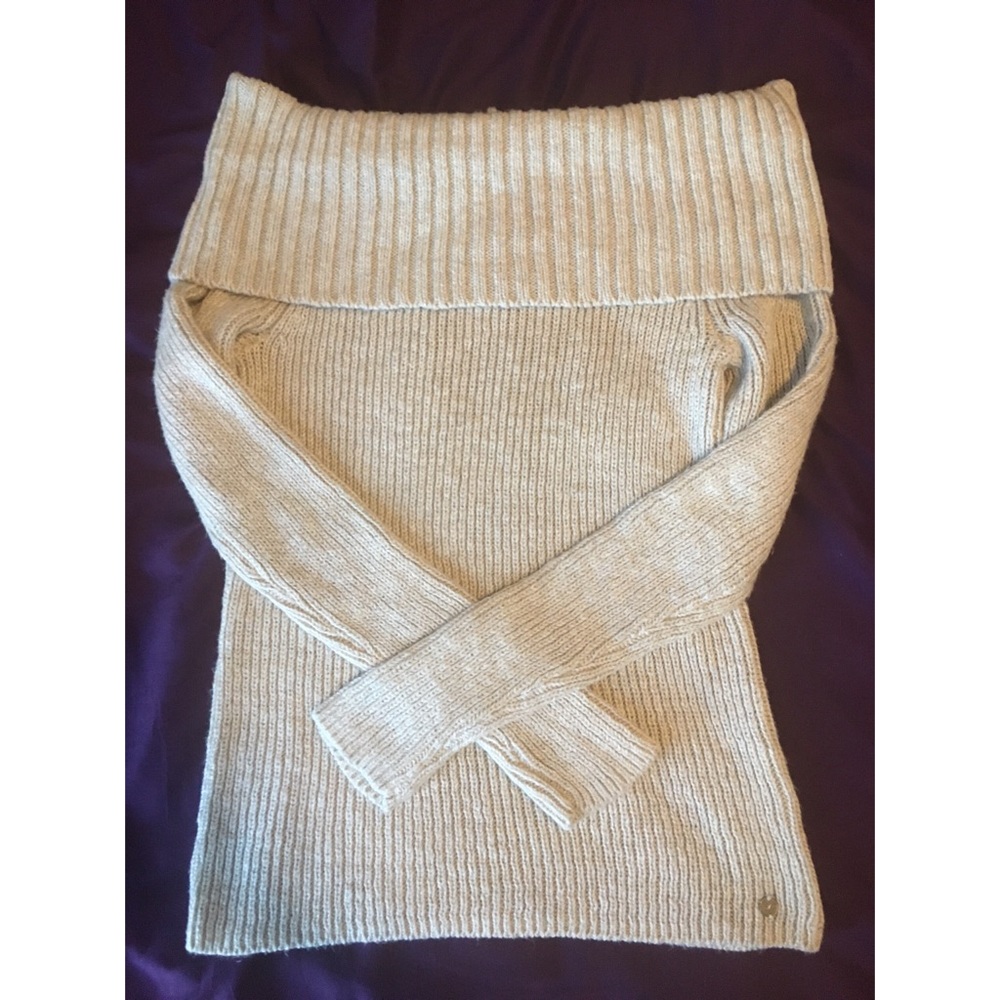 Hollister sweater